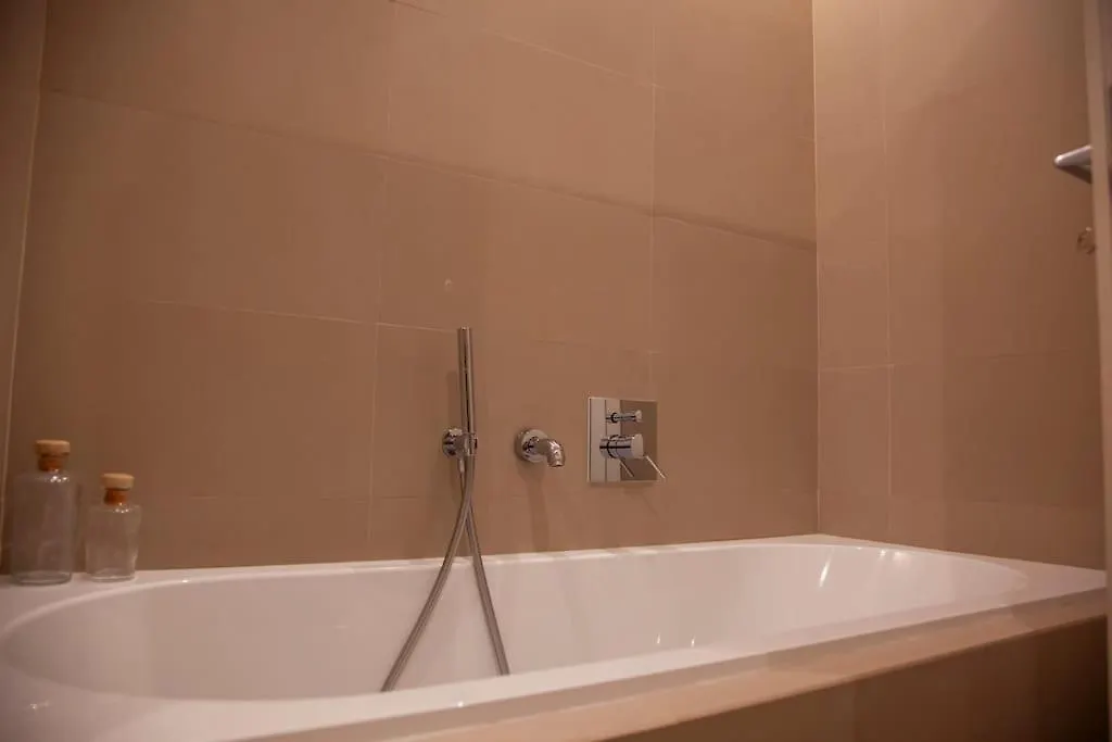 Roma, Gemelli Casa Eleganza, Resort Modernista